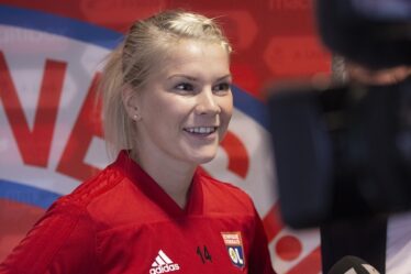 Hegerberg salué par les fans lyonnais - 20