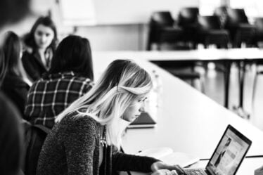 Les dirigeants des conseils étudiants en Norvège demandent aux autorités d'annuler les examens de printemps - 16