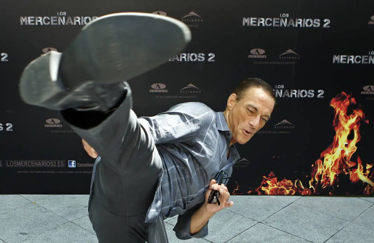 Jean-Claude van Damme sauve un chiot d'être tué en Norvège 4 Jean-Claude van Damme sauve un chiot d'être tué en Norvège - 3