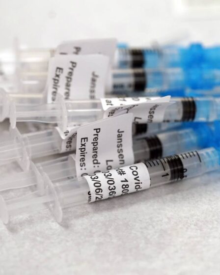 New York Times: les agences de santé américaines appellent à une suspension temporaire de l'utilisation du vaccin Corona de Johnson & Johnson - 22