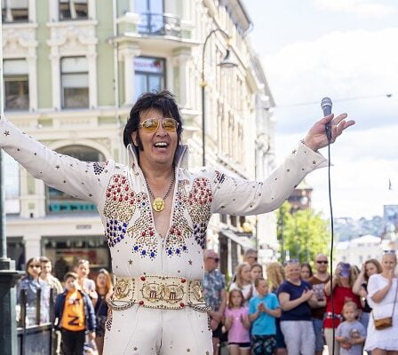 Kjell Elvis a battu le record du monde en chant Elvis: - Je ne le referai plus jamais - 1