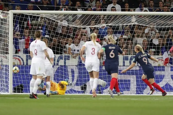 La pénalité a coulé la Norvège lorsque la France a gagné 2-1 en Coupe du monde - 3