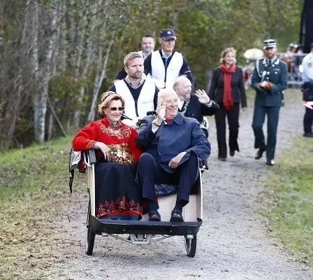 Le couple royal aux célébrations communautaires à Bø in Telemark - 22