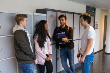 Les adolescents évitent les postes de santé pour jeunes - 16