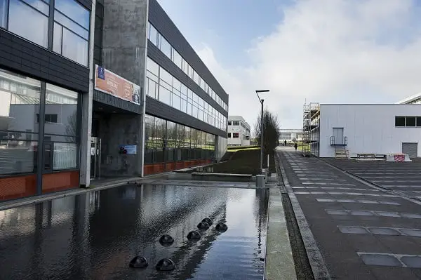 Les étudiants étrangers doivent être mis en quarantaine 4 Les étudiants étrangers doivent être mis en quarantaine - 3