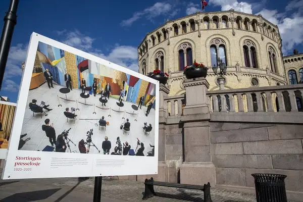L'exposition marque le travail de la presse au Parlement depuis plus de 100 ans 4 L'exposition marque le travail de la presse au Parlement depuis plus de 100 ans - 3
