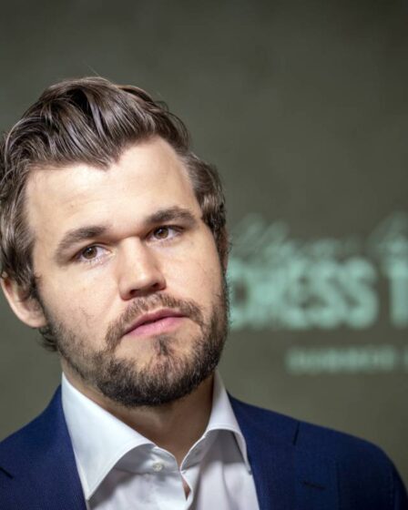 Le Norvégien Magnus Carlsen perd sa première partie d'échecs classique en deux ans 34 Le Norvégien Magnus Carlsen perd sa première partie d'échecs classique en deux ans - 33