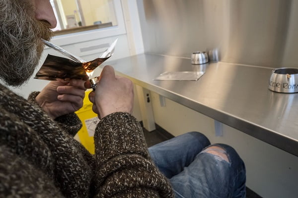 Nouvelle offre de fumer de l'héroïne - avec un peu de chance, plus de gens arrêteront leurs aiguilles 4 Nouvelle offre de fumer de l'héroïne - avec un peu de chance, plus de gens arrêteront leurs aiguilles - 3