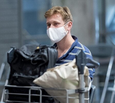 L'association des pilotes veut des masques faciaux obligatoires dans les aéroports 2 L'association des pilotes veut des masques faciaux obligatoires dans les aéroports - 1