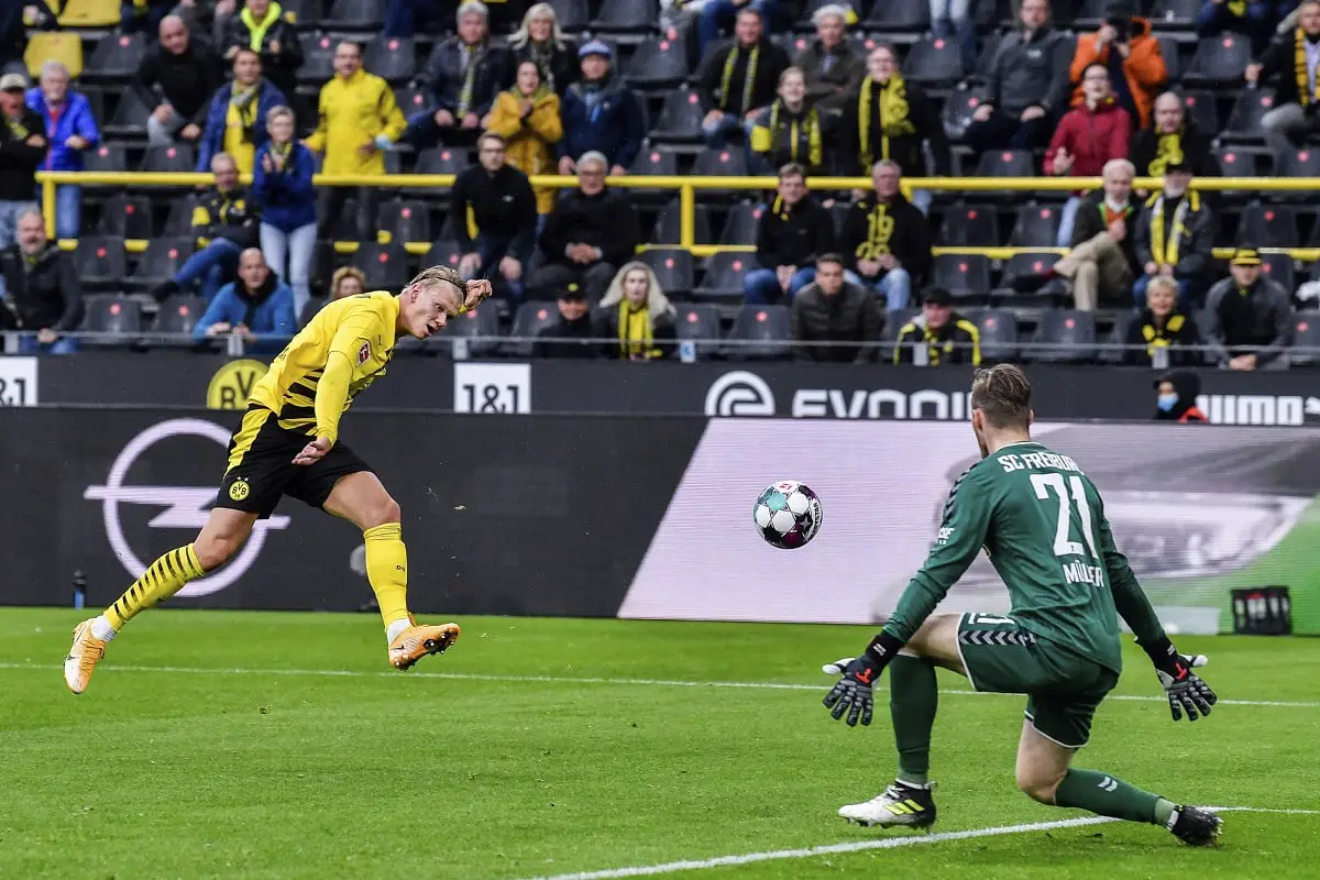 La machine à buts Haaland continue d'exceller avec deux buts contre Fribourg - 3