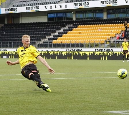 La NFF a demandé aux autorités de revoir quatre matches d'essai avec 2500 spectateurs - 13