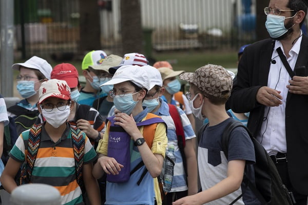 OMS et UNICEF: les enfants de plus de douze ans devraient porter un masque facial 4 OMS et UNICEF: les enfants de plus de douze ans devraient porter un masque facial - 3