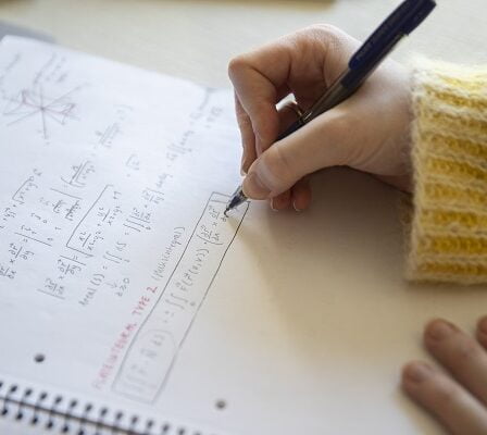 Plusieurs cas suspects de tricherie lors d'examens dans plusieurs universités 2 Plusieurs cas suspects de tricherie lors d'examens dans plusieurs universités - 1
