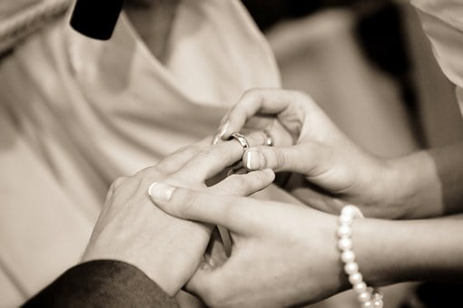 Plusieurs se sont mariés dans leur propre salon - il peut maintenant y avoir des directives nationales pour les mariages à domicile - 3