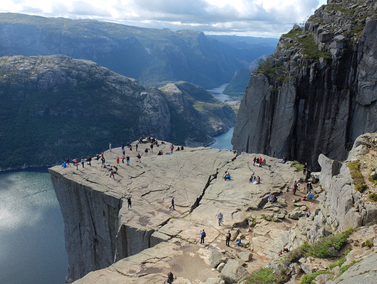 Des formations rocheuses fascinantes à l'époustouflant Pulpit Rock, la Norvège propose d'incroyables randonnées sur les falaises 10 Des formations rocheuses fascinantes à l'époustouflant Pulpit Rock, la Norvège propose d'incroyables randonnées sur les falaises - 9