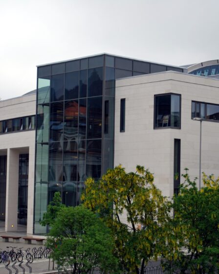 L'Université de Bergen doit supprimer des postes 5 L'Université de Bergen doit supprimer des postes - 4