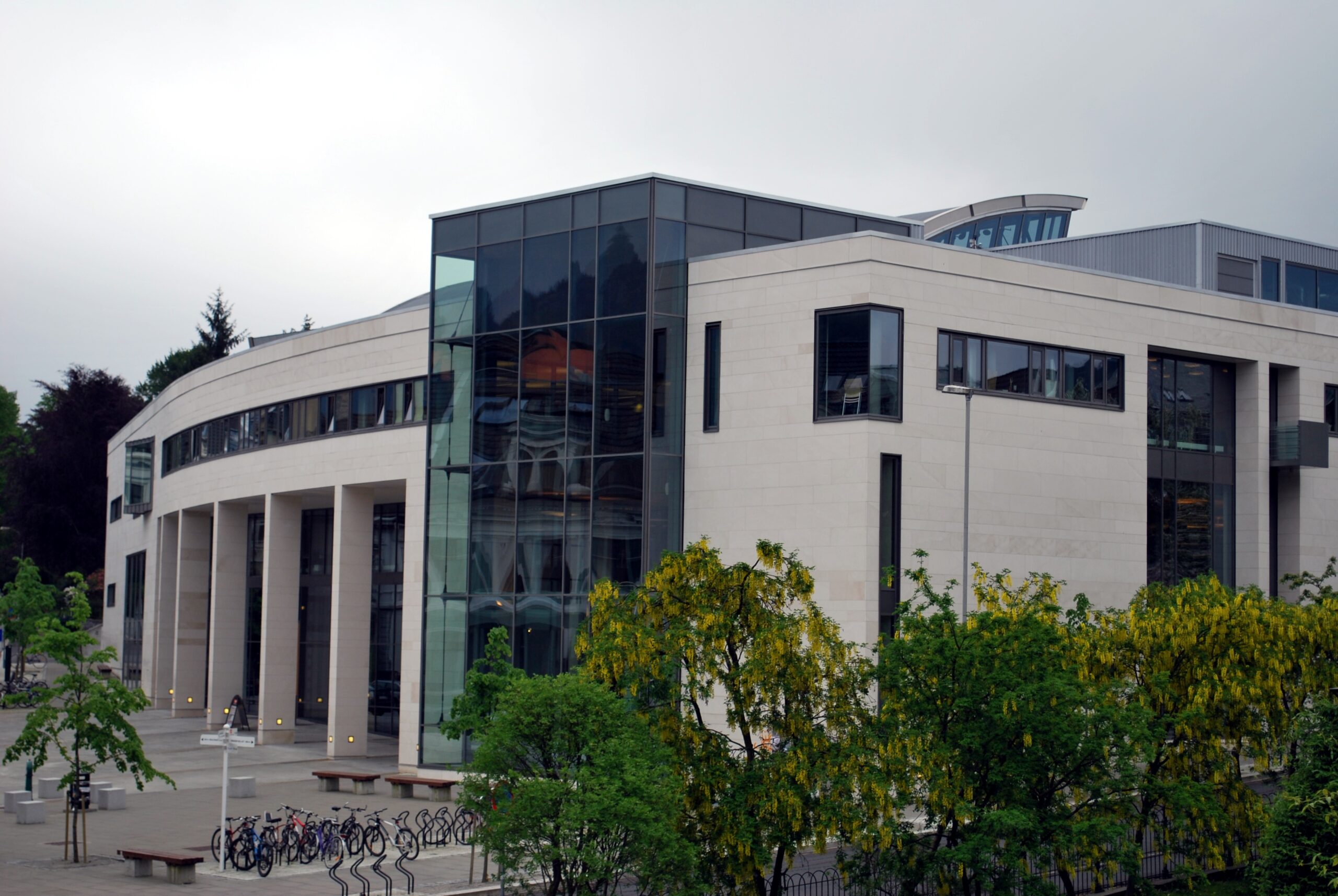 L'Université de Bergen doit supprimer des postes 4 L'Université de Bergen doit supprimer des postes - 3