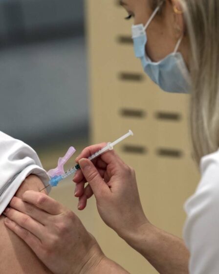 L'institut norvégien de la santé envisage d'abandonner la deuxième dose de vaccin requise pour les personnes qui avaient déjà une corona - 10