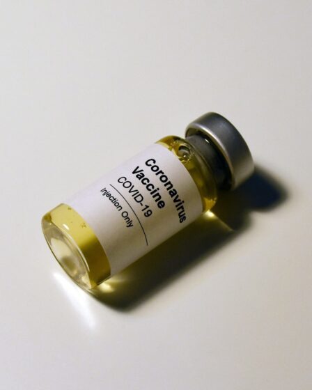 La décision du Danemark d'arrêter d'utiliser les vaccins AstraZeneca a choqué l'Europe hier. Voici ce que nous savons - 25