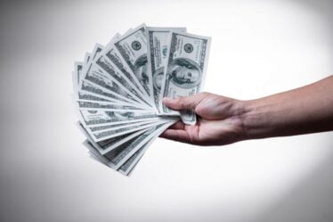 Une entreprise a essayé de payer le même salaire à tous les employés. Voici comment ça s'est passé - 20