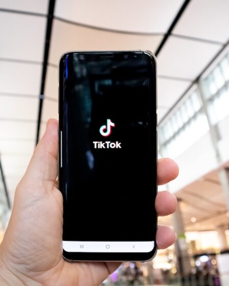 20 millions de vues en 1 semaine: un étudiant norvégien devient viral pour Tik Tok de l'école de commerce d'Oslo - 10