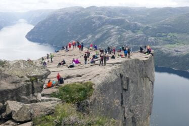 Neuf sur dix limiteraient le tourisme étranger - 12