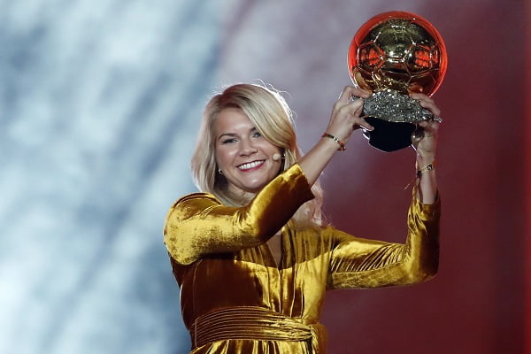 Le fier Hegerberg reçoit le Ballon d'Or 4 Le fier Hegerberg reçoit le Ballon d'Or - 3