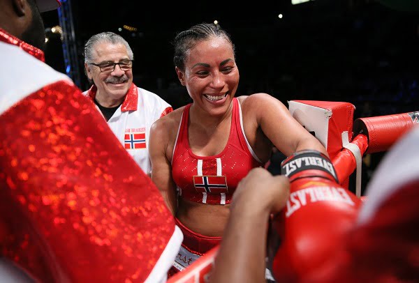 Brækhus bat Magdziak-Lopes et conserve sa ceinture de titre mondial 4 Brækhus bat Magdziak-Lopes et conserve sa ceinture de titre mondial - 3