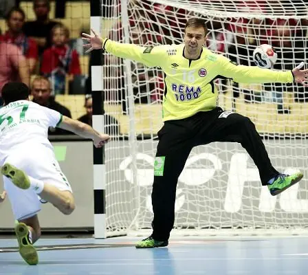 Sous-marin avec moitié de rêve alors que l'Arabie a envoyé l'emballage 35 Sous-marin avec moitié de rêve alors que l'Arabie a envoyé l'emballage - 34