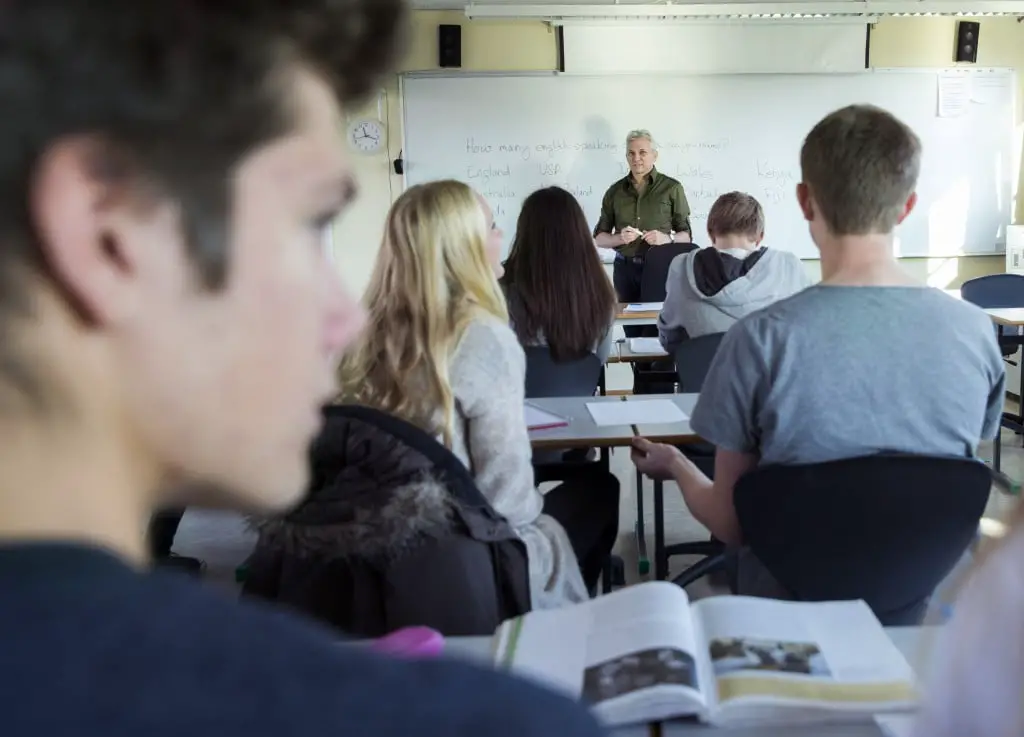 Les écoles paient des entreprises privées pour l'aide à la sécurité 4 Les écoles paient des entreprises privées pour l'aide à la sécurité - 3