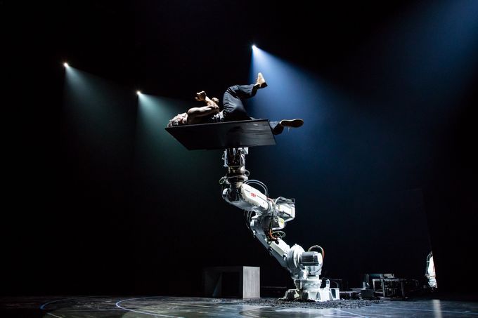 Le robot ABB a fait ses débuts sur la scène de danse 4 Le robot ABB a fait ses débuts sur la scène de danse - 3