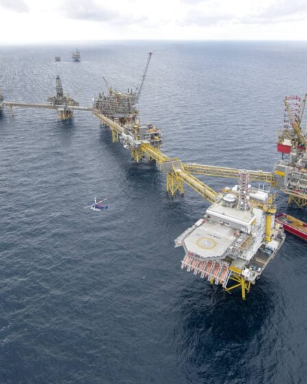 Le conte de fées du pétrole continue malgré un ralentissement 8 Le conte de fées du pétrole continue malgré un ralentissement - 7