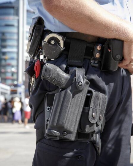 La police a tiré des coups de semonce lors de l'arrestation d'un homme armé d'un couteau dans la salle d'urgence de Bergen - 28