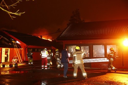 Bâtiments scolaires complètement détruits dans un incendie à Oslo 4 Bâtiments scolaires complètement détruits dans un incendie à Oslo - 3