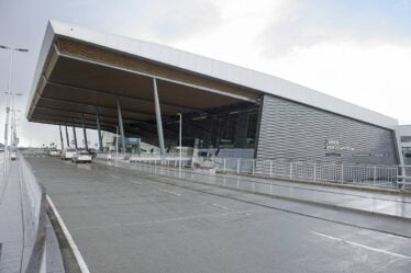 L'aéroport de Bergen Flesland fermé après l'incendie de l'atelier, le bâtiment évacué - 16