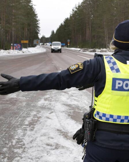 Deux personnes traversent un poste frontalier fermé dans le Nordland et se voient infliger une amende de 10000 couronnes chacune - 22