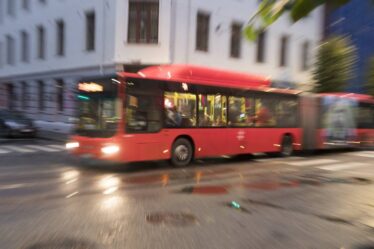 Oslo: un passager descend d'un bus à un arrêt de bus, se fait heurter par un autre bus, se retrouve à l'hôpital - 20