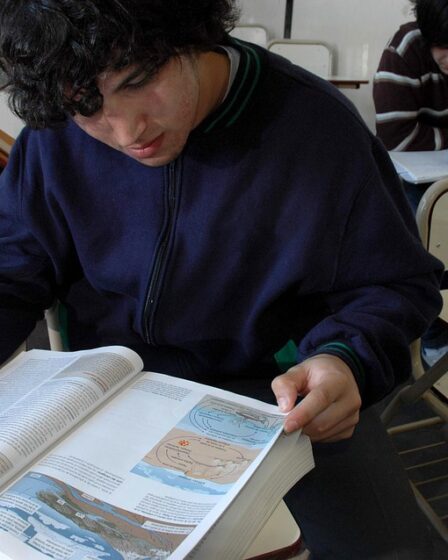 200 élèves disparaissent de l'école élémentaire chaque année 27 200 élèves disparaissent de l'école élémentaire chaque année - 26