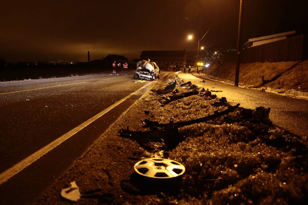 Un conducteur de voiture décède dans une collision frontale avec un camion sur l'E6 à Midtre Gauldal 4 Un conducteur de voiture décède dans une collision frontale avec un camion sur l'E6 à Midtre Gauldal - 3