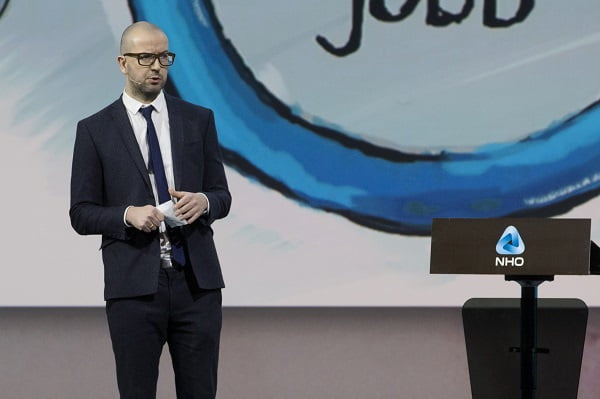 Deux sur trois ont été temporairement mis à pied dans des industries qui n'étaient pas tenues de fermer 4 Deux sur trois ont été temporairement mis à pied dans des industries qui n'étaient pas tenues de fermer - 3