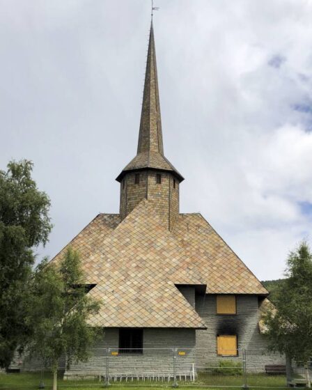 Somalien de 29 ans condamné à quatre ans de prison pour avoir incendié l'église de Dombås 11 Somalien de 29 ans condamné à quatre ans de prison pour avoir incendié l'église de Dombås - 10