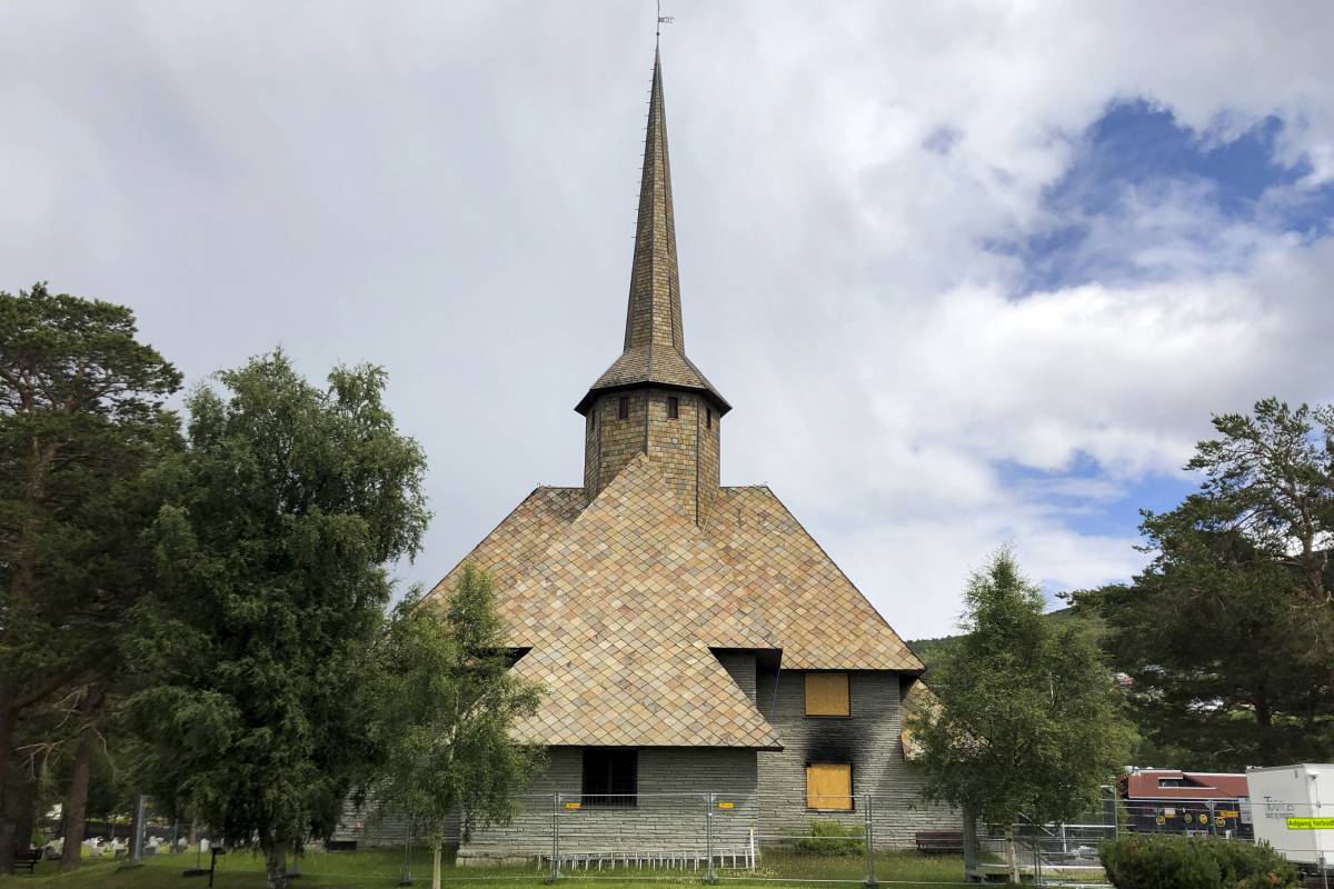 Somalien de 29 ans condamné à quatre ans de prison pour avoir incendié l'église de Dombås 4 Somalien de 29 ans condamné à quatre ans de prison pour avoir incendié l'église de Dombås - 3