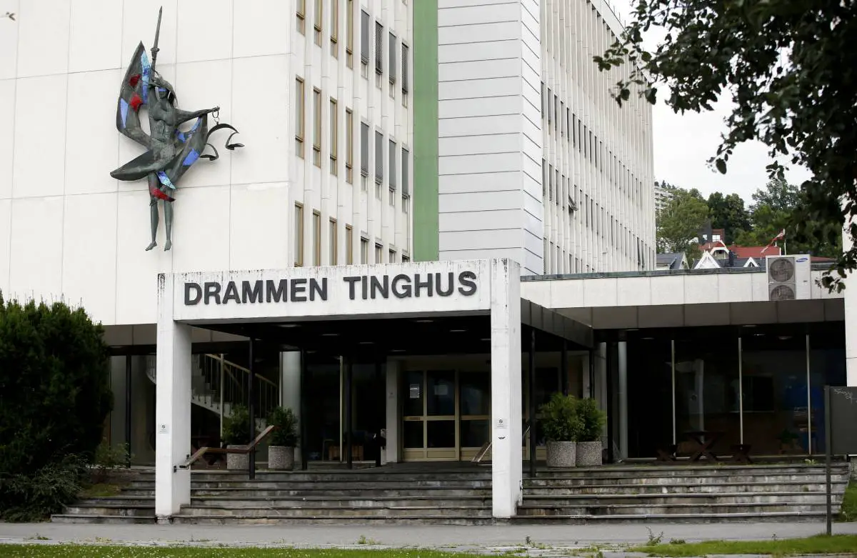 Un homme accusé d'avoir tenté de tuer sa femme dans la rue à Drammen - 3