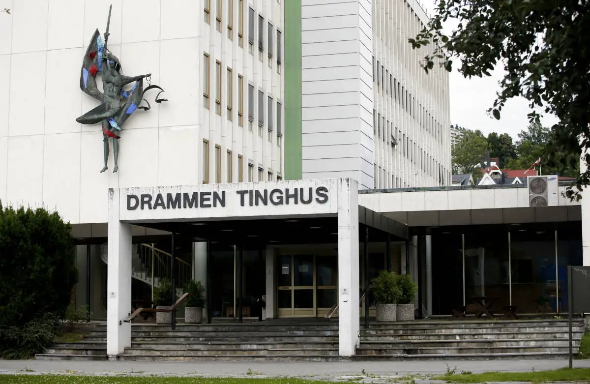 Un homme accusé d'avoir tenté de tuer sa femme dans la rue à Drammen 4 Un homme accusé d'avoir tenté de tuer sa femme dans la rue à Drammen - 3