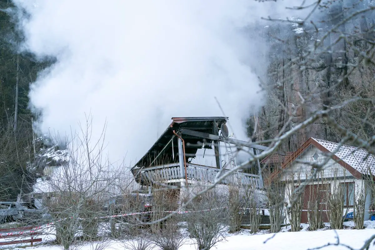 PHOTO: cinq personnes sont sans abri après l'incendie d'une maison à Hurum 8 PHOTO: cinq personnes sont sans abri après l'incendie d'une maison à Hurum - 7