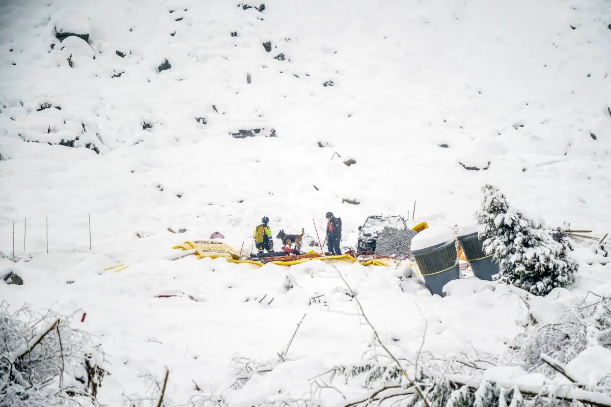 Les efforts de recherche de glissements de terrain à Gjerdrum se sont prolongés 4 Les efforts de recherche de glissements de terrain à Gjerdrum se sont prolongés - 3