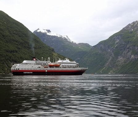 Hurtigruten emploiera jusqu'à 300 marins norvégiens 2 Hurtigruten emploiera jusqu'à 300 marins norvégiens - 1