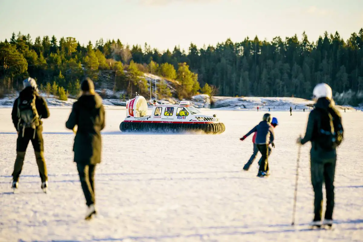Les pompiers de la région d'Oslo demandent aux gens de faire attention lorsqu'ils marchent sur la glace - 3