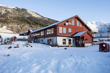 Maire: L'épidémie d'Ulvik est probablement due à la propagation de l'infection des enfants aux adultes - 20