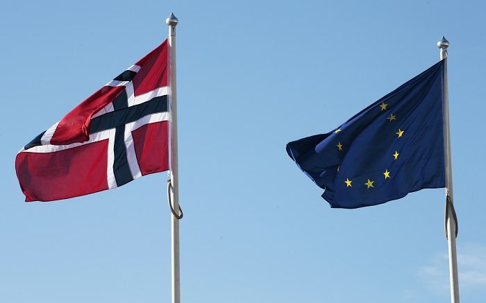 Drapeaux norvégiens et européens